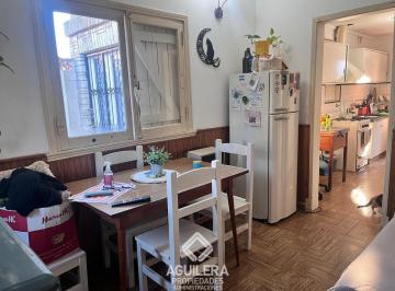 Casa · 374m² · 5 Ambientes · Venta Casa con 2 Departamentos en Lote de 8,66 X 43,30 - Zona Tejedor