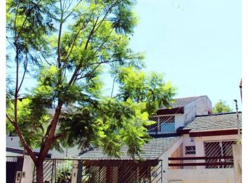 Casa · 241m² · 9 Ambientes · 2 Cocheras · Venta Casa 10 Ambientes con Florida Vicente Lopez