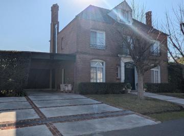 Casa · 280m² · 5 Dormitorios · 1 Cochera · Lindisima Casa en Talar del Lago 1, Venta, 4 Dorm, Pileta, Dep