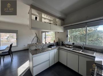 Casa · 217m² · 5 Ambientes · 3 Cocheras · Casa Venta Carlos Paz con Pileta Frente Al Rio
