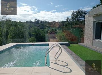 Casa · 217m² · 5 Ambientes · 3 Cocheras · Venta Casa 3 Dorm. en Carlos Paz Sierra, con Pileta y Quincho - Apta Credito