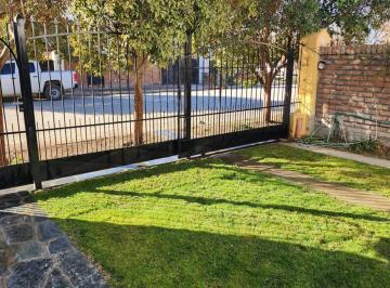 Casa · 160m² · 4 Ambientes · 1 Cochera · Casa en Venta, Plottier