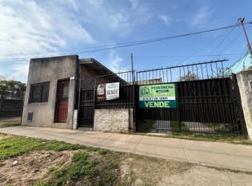 Casa · 110m² · 4 Ambientes · Casa en Venta Loma Hermosa