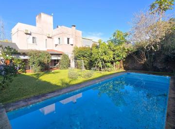 Casa · 122m² · 5 Ambientes · 2 Cocheras · Excelente Casa Esquina en Calle La Rioja y Los Narajos a m de Solano Vera Al 1100