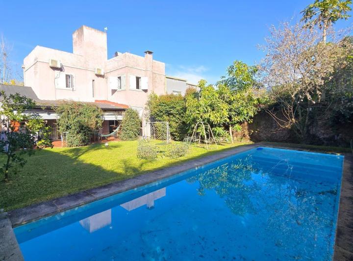 Casa · 122m² · 5 Ambientes · 2 Cocheras