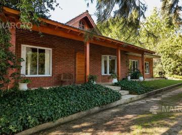 Casa · 158m² · 3 Ambientes · 4 Cocheras · Venta Casa 3 Ambientes con Amplio Parque y Pileta en Escobar