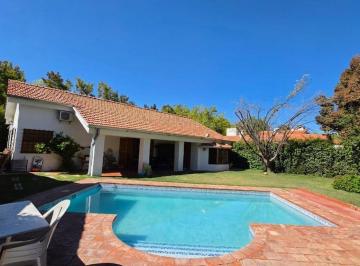 Casa · 270m² · 6 Ambientes · 2 Cocheras · Venta Casa en Barrio Huerto del Sol 3 Dorm.