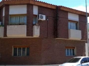 Casa · 280m² · 6 Dormitorios · Chalet Dos Plantas Céntrico - Zona Residencial - Apto Todo Destino.