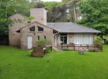Casa · 156m² · 4 Dormitorios · Carilo Hermoso Chalet Venta Inmediata Escucha Ofertas