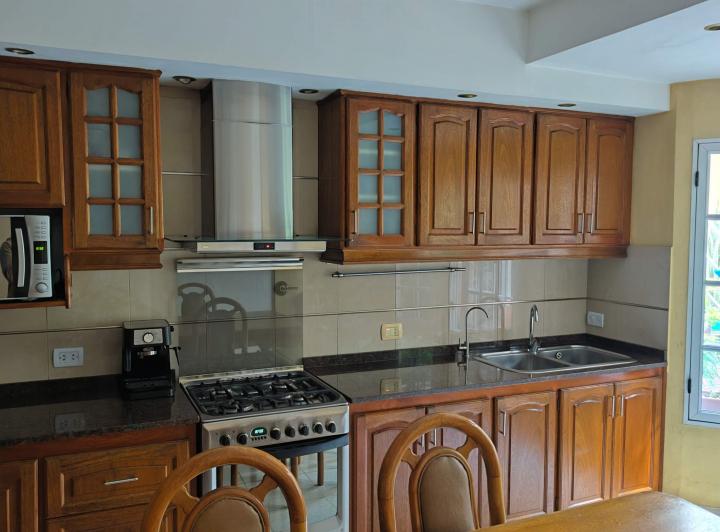 Casa · 220m² · 5 Ambientes · 3 Cocheras