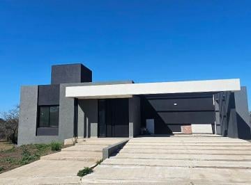 Casa · 190m² · 7 Ambientes · 2 Cocheras · Casa - Las Cañitas Barrio Privado