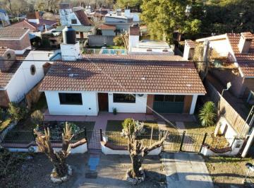 Casa de 6 ambientes, Villa Carlos Paz · Venta: Casa - 3 Dorm. - 2 Baños, Pileta, Patio, Quincho - Sol y Rio - Carlos Paz