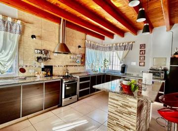 Casa de 6 ambientes, Lunlunta · Casa en Venta en Lunlunta