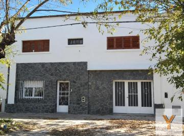 Casa · 150m² · 5 Ambientes · 1 Cochera · Casa en Alquiler - 2 Dorm. 2 Baños - 154 m - La Plata