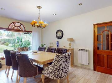Casa · 244m² · 6 Ambientes · Casa en Venta - 4 Dorm. 2 Baños - 658.2 m - La Plata - City Bell
