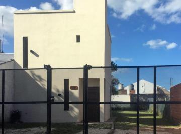 Casa · 53m² · 3 Ambientes · 6 Cocheras · Venta Casa Apta Crédito con Gran Parque y Potencial de Ampliación – Faro Norte