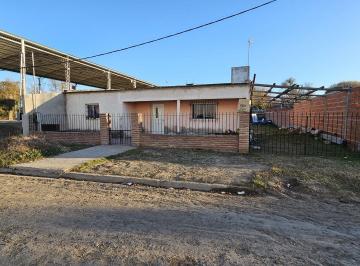 Casa · 105m² · 3 Ambientes · 1 Cochera · Venta | Casa de 3 Dorm. Sobre Amplio Terreno! Coronel Pringles, Entre Liniers y Boulevard Brow