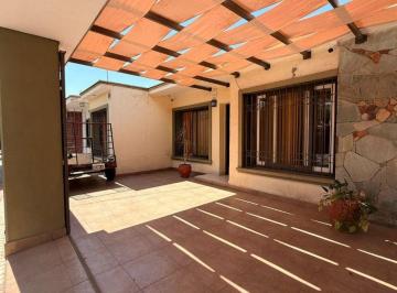 Casa de 5 ambientes, Ciudad de Mendoza · Casa en Venta C/ Cochera en 6.ª Sección Residencial Norte