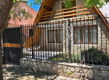 Casa · 170m² · 8 Ambientes · 4 Cocheras · Casa en Venta