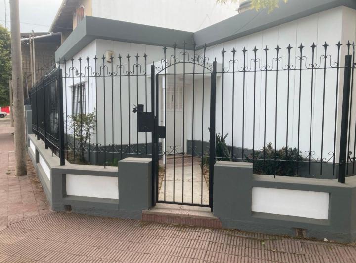 Casa · 93m² · 3 Ambientes · 1 Cochera