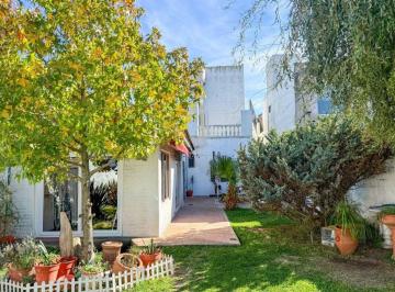 Casa · 170m² · 4 Ambientes · 2 Cocheras · Casa en Venta 4 Amb con Quincho Lomas de Zamora