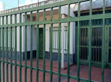 Casa · 205m² · 4 Ambientes · 1 Cochera · Venta Casa Dos Dorm y Dependencias Mas Galpon