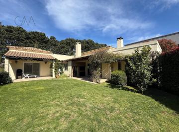 Casa · 150m² · 4 Ambientes · Casa en Alquiler en Rumenco