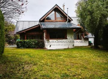 Casa · 110m² · 4 Ambientes · 2 Cocheras · Casa 4 Ambientes Km.13 a 200 m del Lago y 100 m de Bustillo en Alquiler Permanente Bariloche