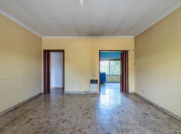 Casa · 147m² · 8 Ambientes · 1 Cochera · Casa 5 Ambientes en Venta Adrogue