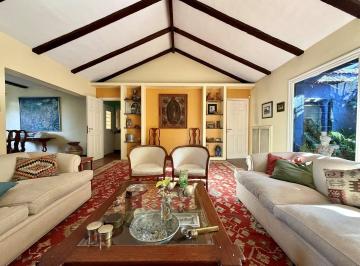 Casa · 252m² · 5 Ambientes · 2 Cocheras · Casa en Venta en Libertador / Rio, Martínez, San Isidro