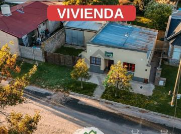 Casa · 164m² · 2 Dormitorios · 1 Cochera · Vivienda Centrica en Venta en Winifreda