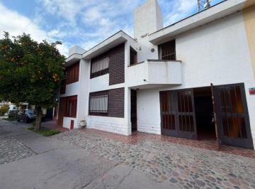 Casa de 8 ambientes, Las Heras · Duplex en Complejo Cerrado