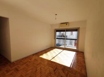 Departamento · 55m² · 3 Ambientes · Departamento en Alquiler con Balcon Al Fte