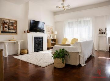 PH · 253m² · 4 Ambientes · Excelente PH en Venta. 1º Piso por Escalera. Estación Vicente Lopez