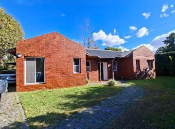 Casa · 120m² · 4 Ambientes · 4 Cocheras · Casa en Alquiler Solares de Talar, Don Torcuato