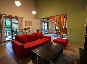 Casa · 160m² · 6 Ambientes · 2 Cocheras · Casa en Venta con 3 Dorm. + Lote en Venta en 426 y 21 C, City Bell | Apta Crédito | Gran Oport
