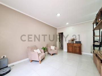 Casa · 160m² · 2 Dormitorios · 2 Cocheras · Casa en Venta 2 Dorm., Quincho y Piscina – Los Hornos