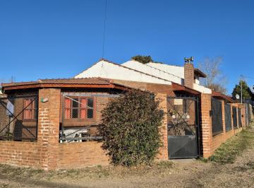 Casa · 158m² · 4 Ambientes · 1 Cochera · Venta Casa de Cuatro Ambientes, con Cochera y Jardín en Mar de Ajó, Partido de La Costa, Buenos Aire