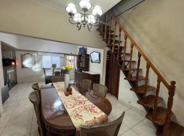 PH · 222m² · 4 Ambientes · 1 Cochera · Casa en Venta con Monoambiente + Cochera El Palomar