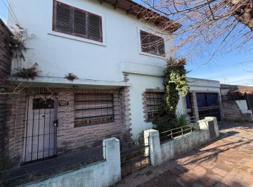 Casa de 5 ambientes, Lomas de Zamora · Casa en Alquiler en Lomas de Zamora - Espaciosa - 5 Ambientes