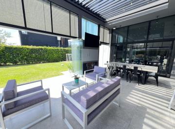 Casa · 822m² · Casa en Los Naranjos Canning