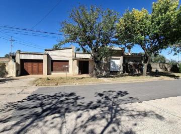 Casa · 484m² · 14 Ambientes · 2 Cocheras · Venta Excelente 2 Propiedades a Reciclar en Carmen