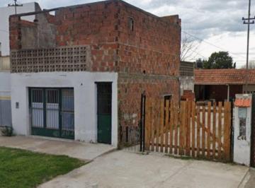 Casa de 3 ambientes, Miramar · Casa + Local + Departamento
