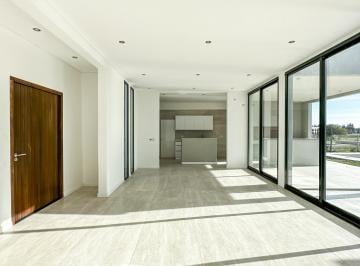 Casa · 200m² · 7 Ambientes · 2 Cocheras · Casa en Venta Al Golf - Medal Country Club, Pilar - 7 Ambientes
