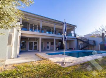 Casa · 800m² · 3 Dormitorios · 1 Cochera · Venta Casa 3 Dormi con Pileta - Bº Comahue Golf Club - Neuquén Capital