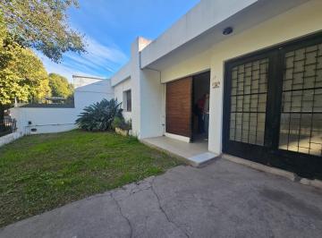 Casa · 111m² · 4 Ambientes · 1 Cochera · Oportunidad de Inversión en Villa Marta - Córdoba – Casa con Amplio Patio y Excelente Ubicación