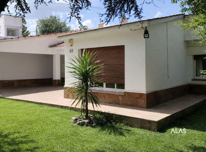 Casa · 137m² · 3 Ambientes · 2 Cocheras