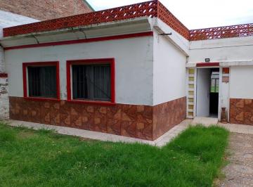 Casa · 90m² · 5 Ambientes · Casa en Venta Dos Dorm. con Patio - Funes