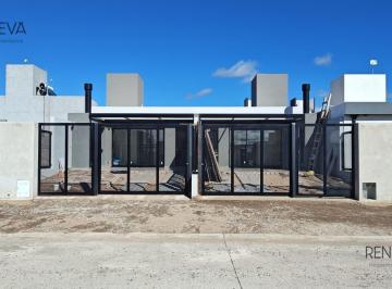 Casa · 125m² · 5 Ambientes · 1 Cochera · Oportunidad de Inversion en Quebradas! 2 Dor y Dos Baños! Patio, Galeria y Cochera!