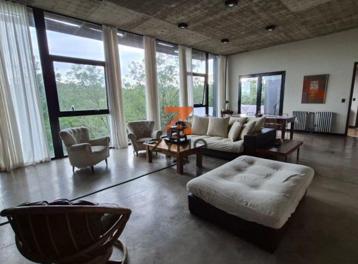 Casa · 350m² · 8 Ambientes · 2 Cocheras